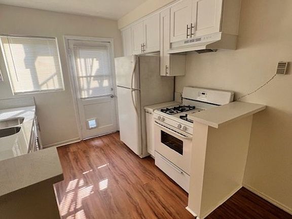 3rd image of 108 Vista Del Mar APT C