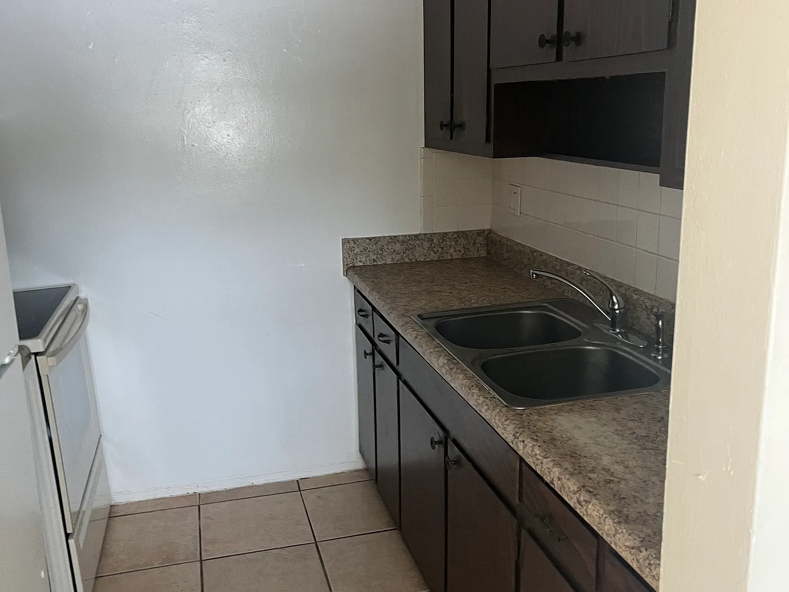1 bed, 700 sqft, $1,300 — Photo 4