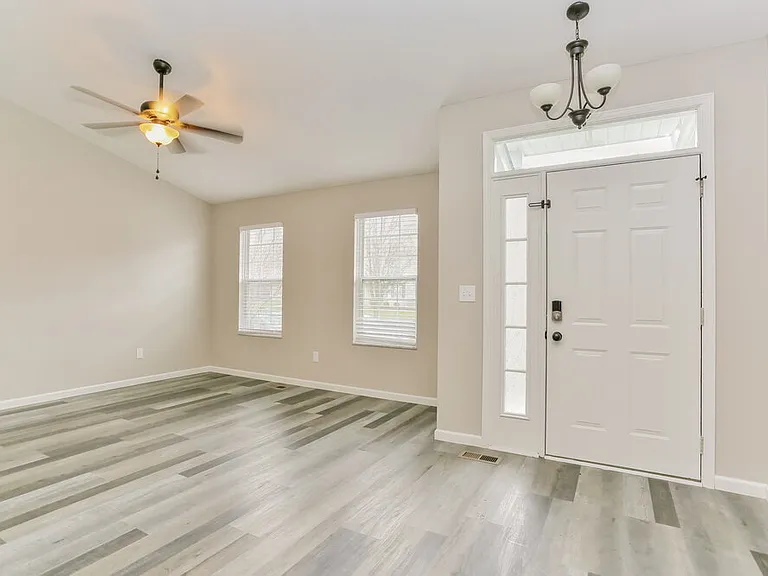 445 Oak Meadow Dr — Photo 6