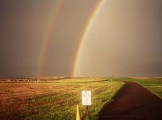 8135 Hawktree Dr, Bismarck, ND 58503