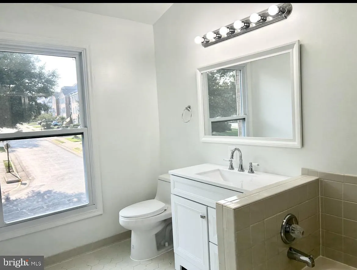 3 bed, 3.5 bath, 1716 sqft, $3,600 — Photo 4
