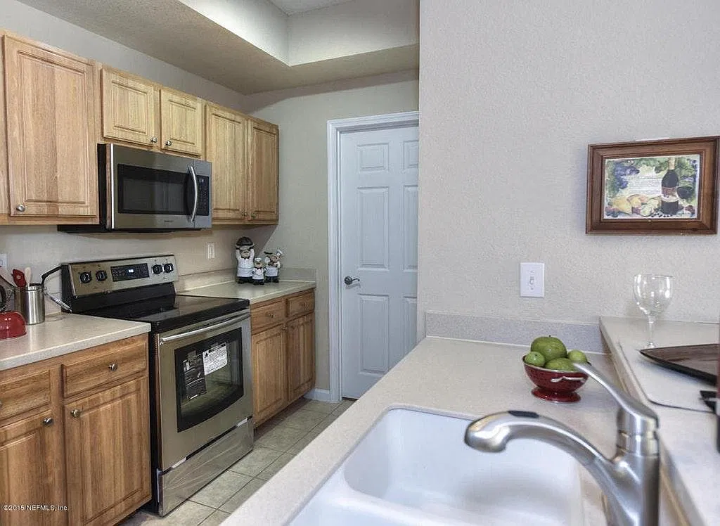 2 bed, 1178 sqft, $1,700 — Photo 3