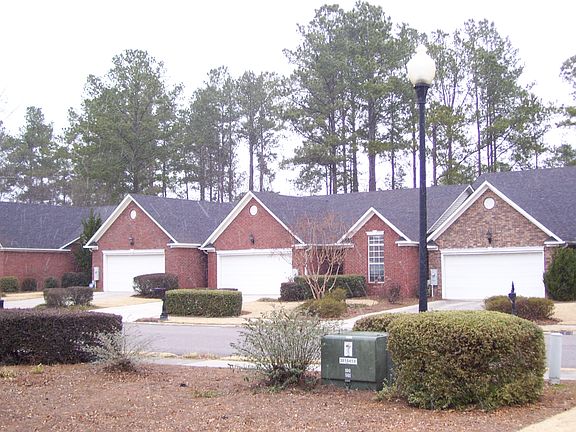 3rd image of 1141 Carriage Dr