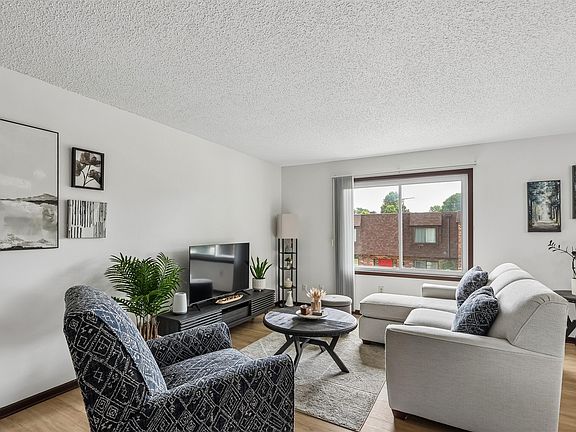 3rd image of 4709 Woodland Ave Unit 7