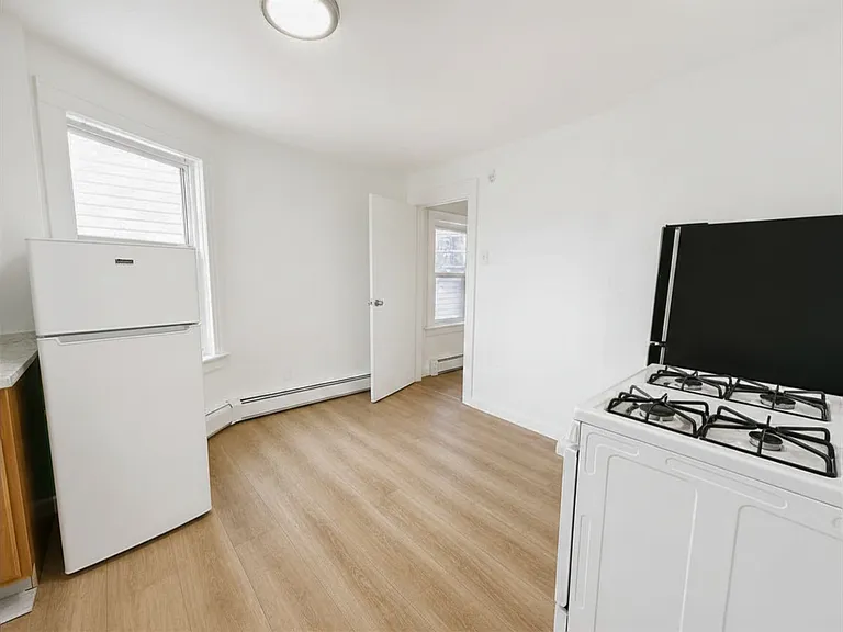 276 Atlantic St #3 — Photo 3