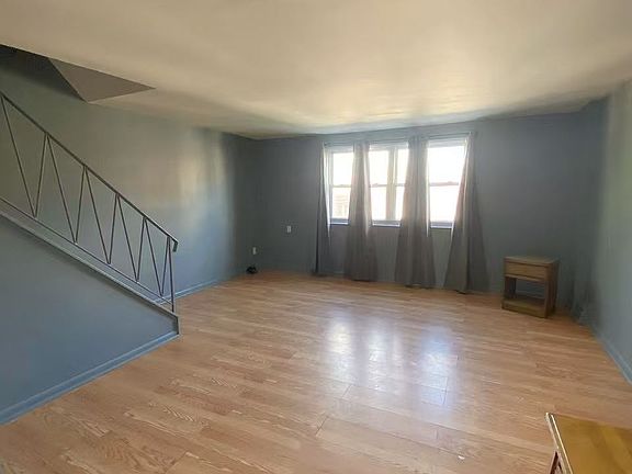 5th image of 2867 Walnut Hill St