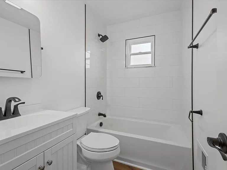 1303 Cloverdale St — Photo 7