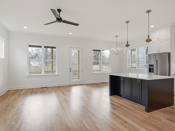 4th image of 298A Vivelle Ave