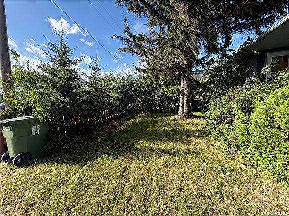3rd image of 143 Gladstone AVENUE N