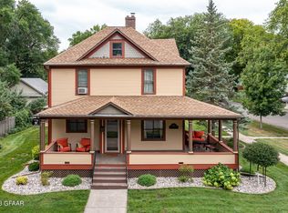 802 Belmont Rd, Grand Forks, ND 58201