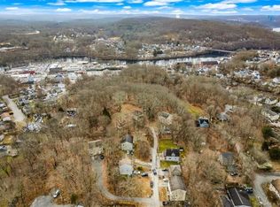 15 Hillcrest St #B, Norwich, CT 06360
