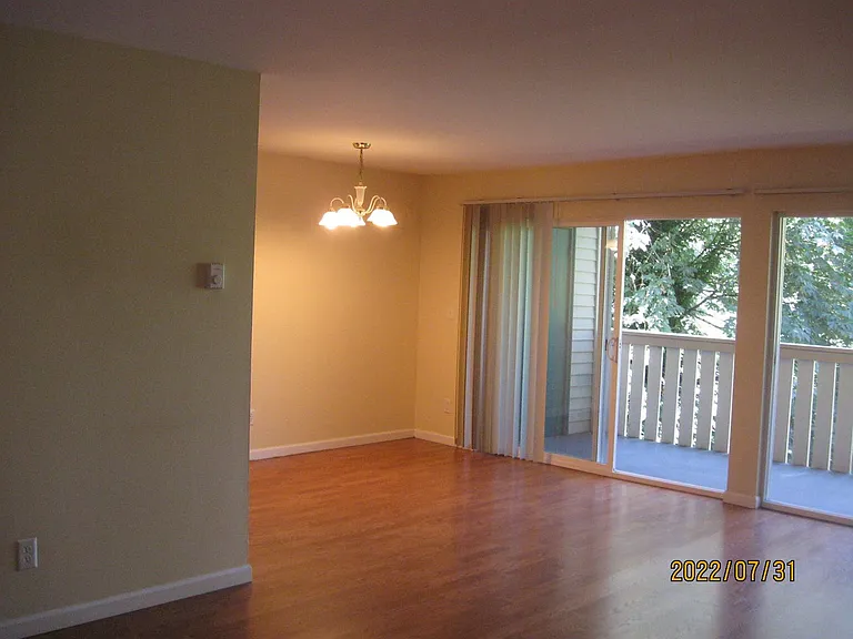 417 Bellevue Way SE — Photo 9