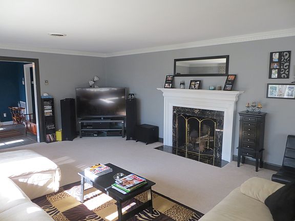 4th image of 980 Sylvan Dr