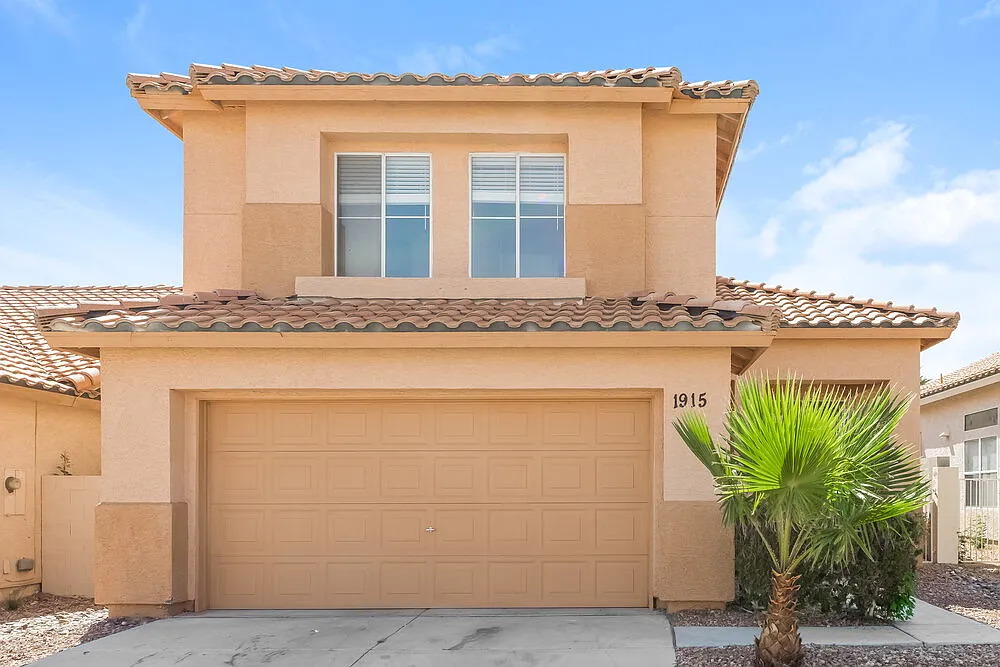 3 bed, 2.5 bath, 1755 sqft, $2,095 — Photo 1