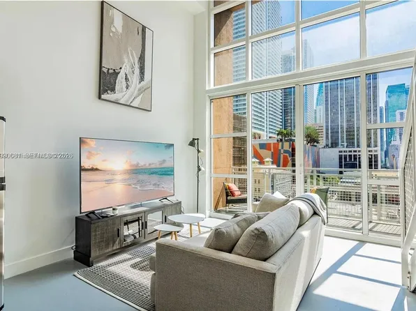 253 NE 2nd St APT 617, Miami, FL 33132