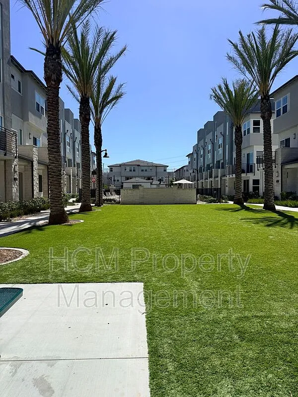3 bed, 2.0 bath, 1531 sqft, $4,000 — Photo 3