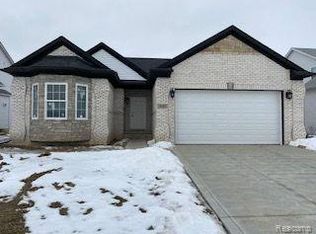 5105 Westminster Dr, Dundee, MI 48131