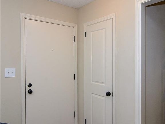 3rd image of 907 SW Chapel Creek Dr #907