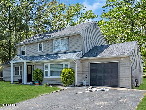 3rd image of 2261 Huckleberry Road