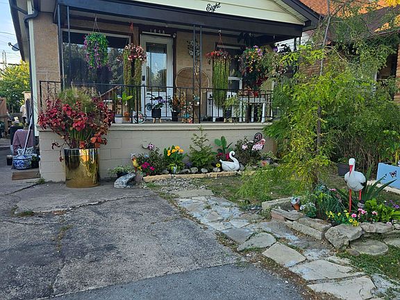 2nd image of 1648 Laing St