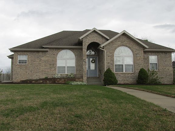 2nd image of 308 NW Saddlebrook Dr