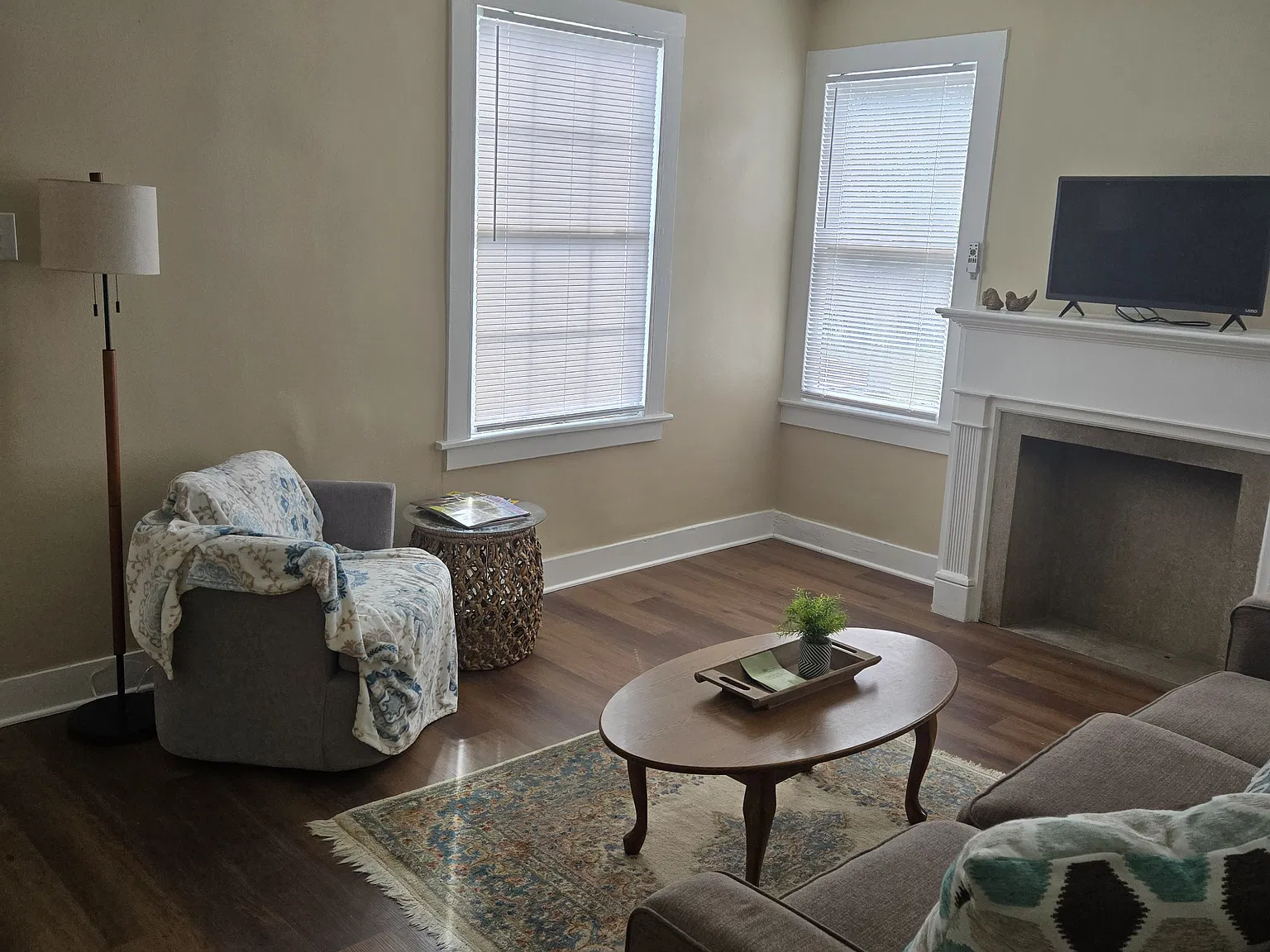 2 bed, 584 sqft, $3,250 — Photo 4
