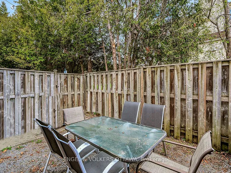 76 McDermot Ct #22 — Photo 29