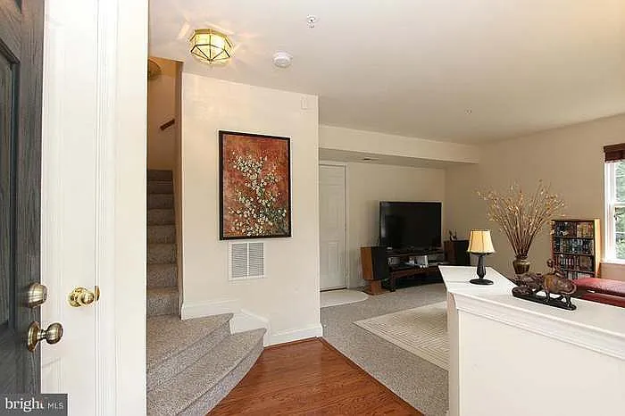 3 bed, 2.5 bath, 2140 sqft, $3,200 — Photo 3