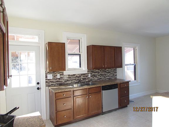 3rd image of 2913 Kincaid Ave