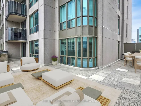 750 Bay St #2307, Toronto, ON M5G 1N6