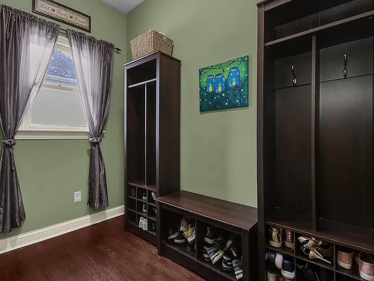 5464 Sandy Dr — Photo 16