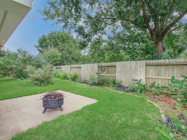 18223 Heathridge Ln — Photo 42