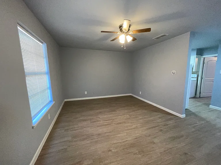 625 Augusta Ave #9 — Photo 8