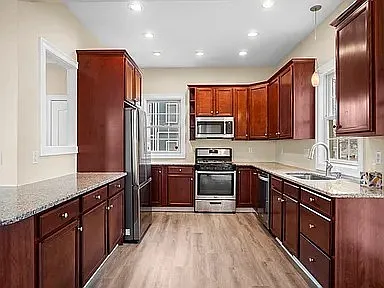 3 bed, 2.5 bath, 2500 sqft, $3,800 — Photo 3