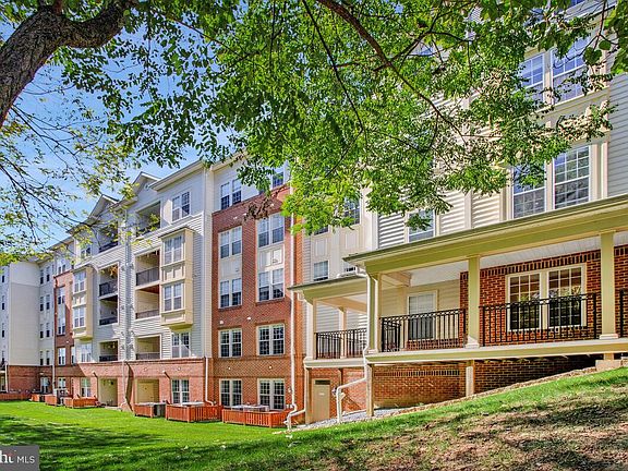 3rd image of 2550 Kensington Gdns Unit 205