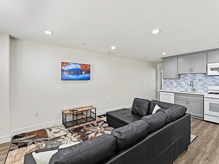 1029 S Montebello Blvd — Photo 27