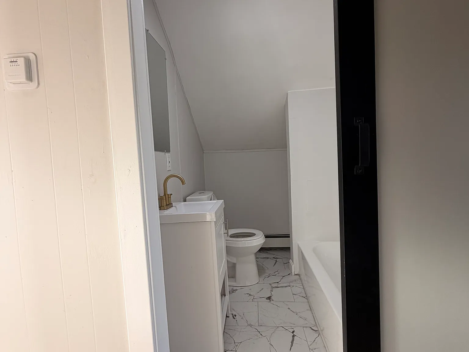 372 Hawkins St — Photo 1