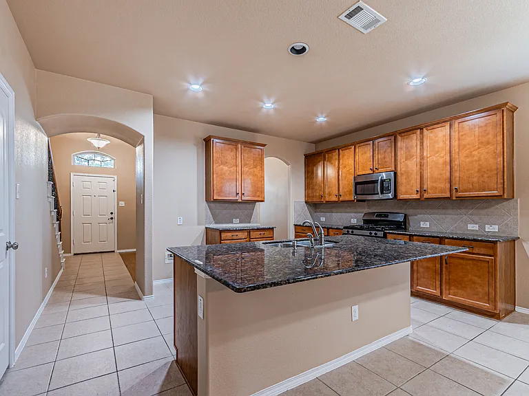 419 Fairland Dr — Photo 2