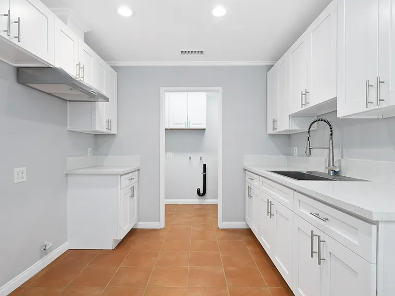 7913 Milton Ave — Photo 9