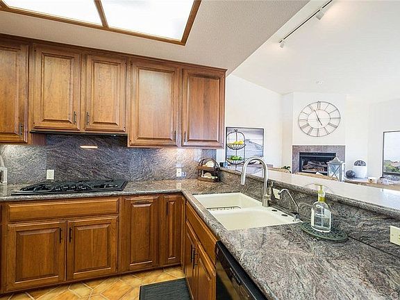 2nd image of 2797 Crockett Cir