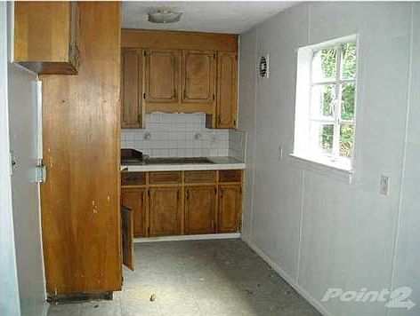 3rd image of 203 Emerald Ave