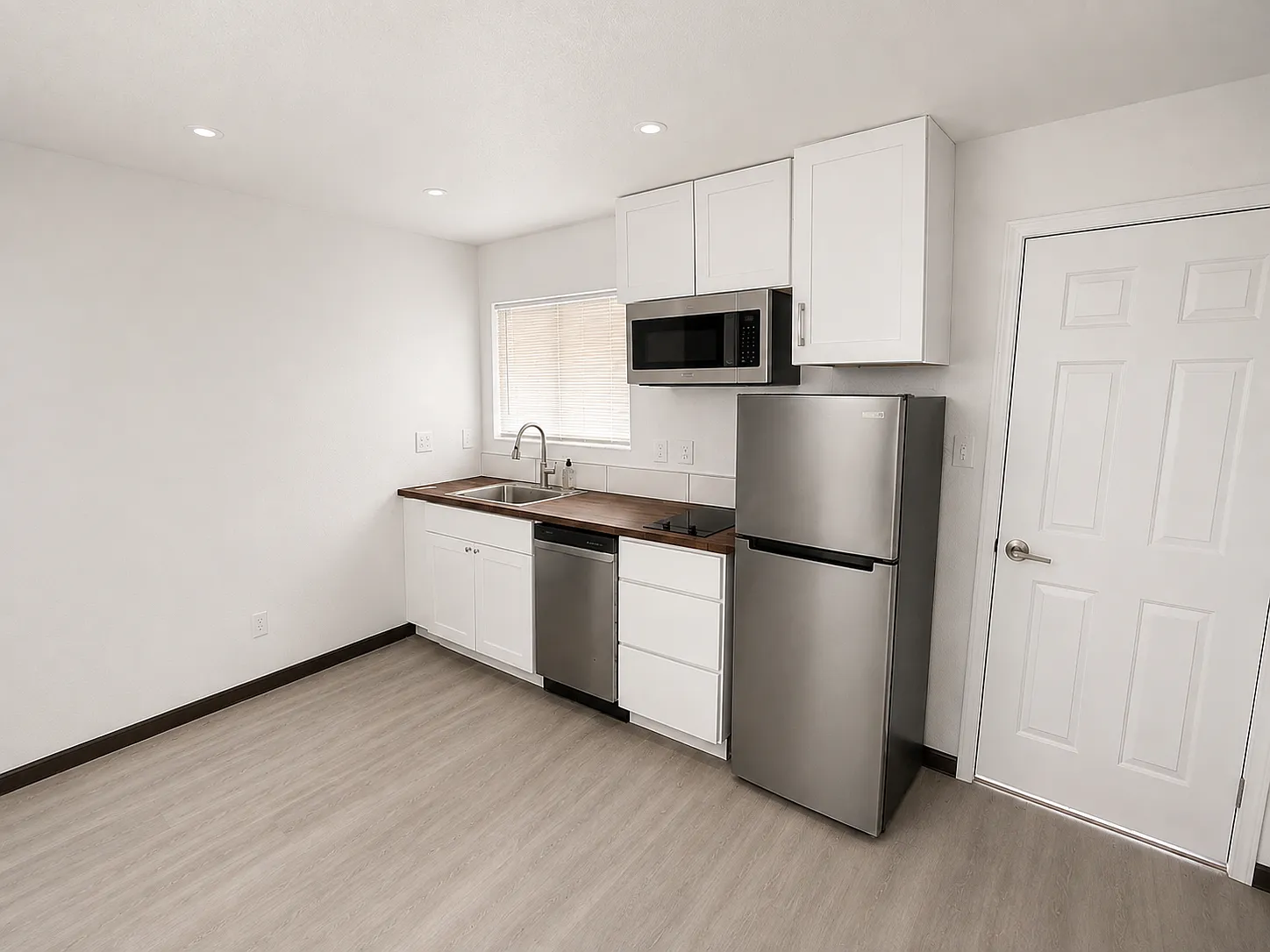 246 West Maple Street - b — Photo 1