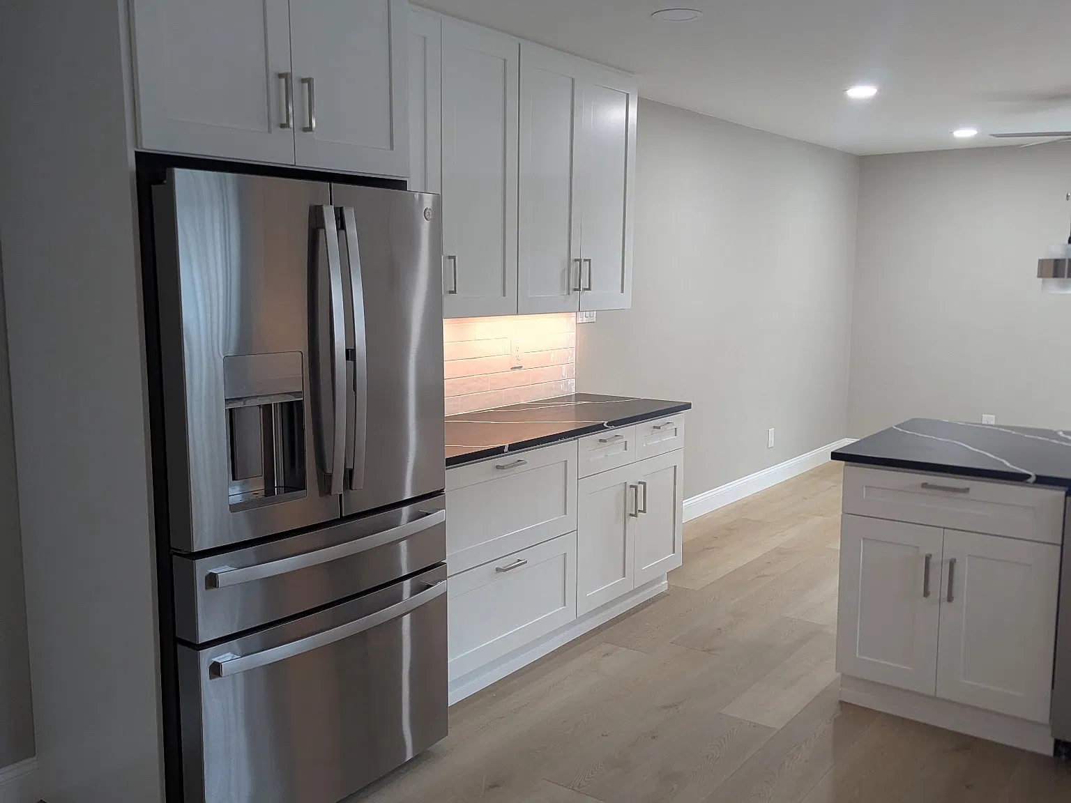 2 bed, 1.5 bath, 1100 sqft, $2,000 — Photo 2