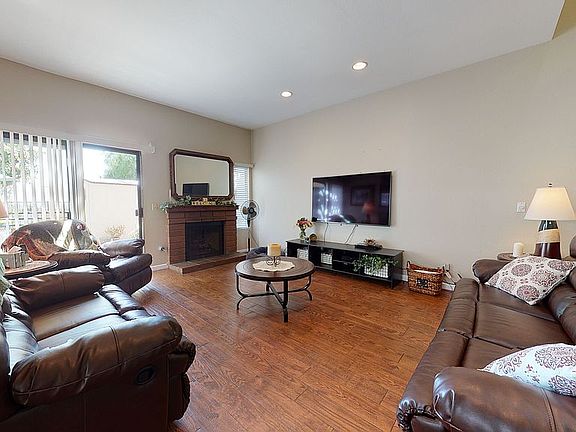 5th image of 3043 Marigold Pl