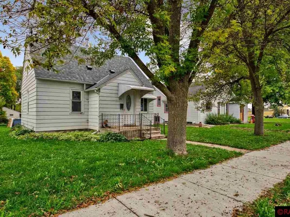 427 S 4th St, Le Sueur, MN 56058