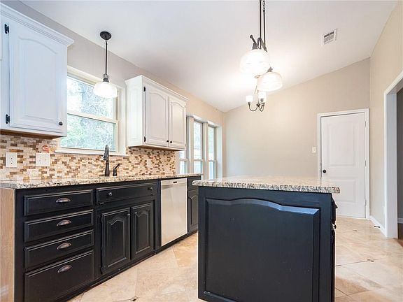 3rd image of 7108 Lincoln Dr