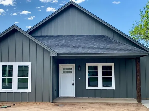 405 Bass St, Bridgeport, TX 76426