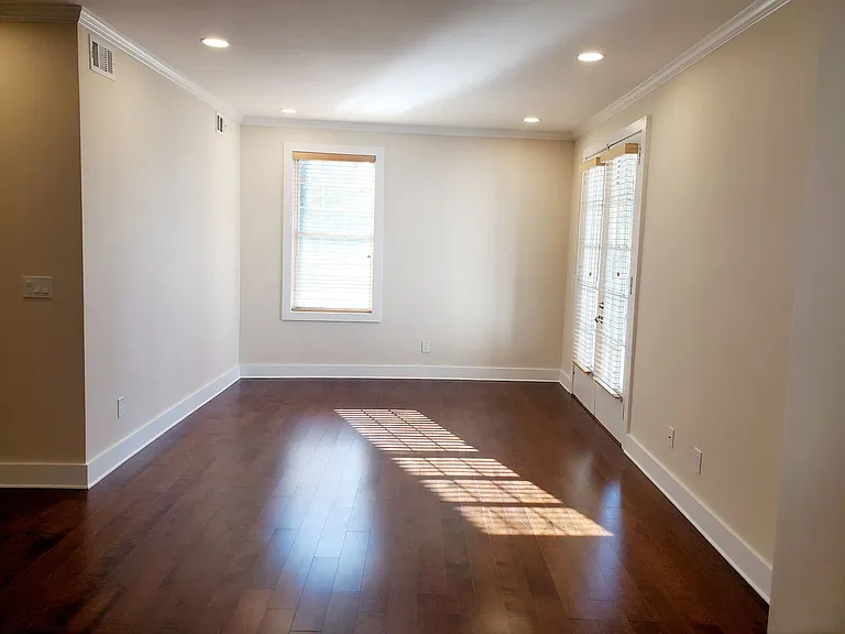 149 Peachtree Cir NE #19 — Photo 4