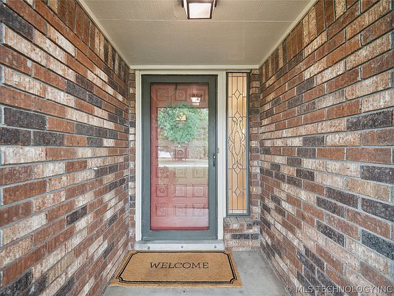 3rd image of 9832 S Maplewood Ave