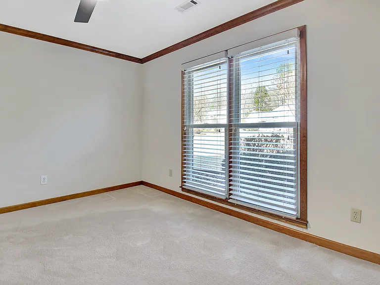 401 Tenterden Curv — Photo 27